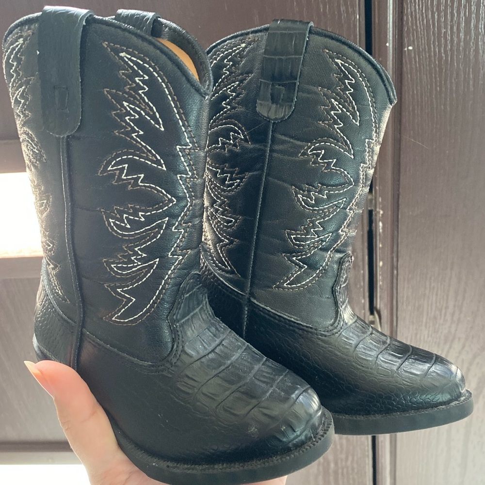 Boys black boots